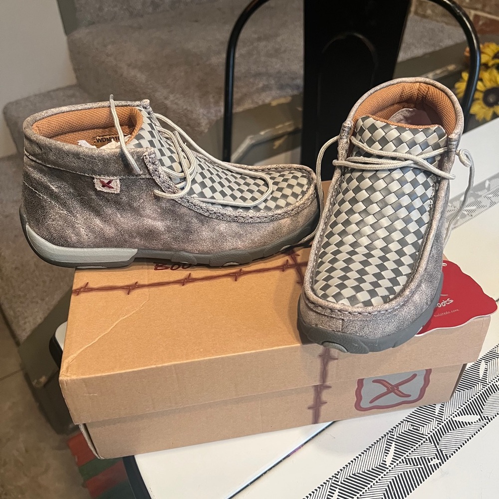 Women’s size 6 Twisted X